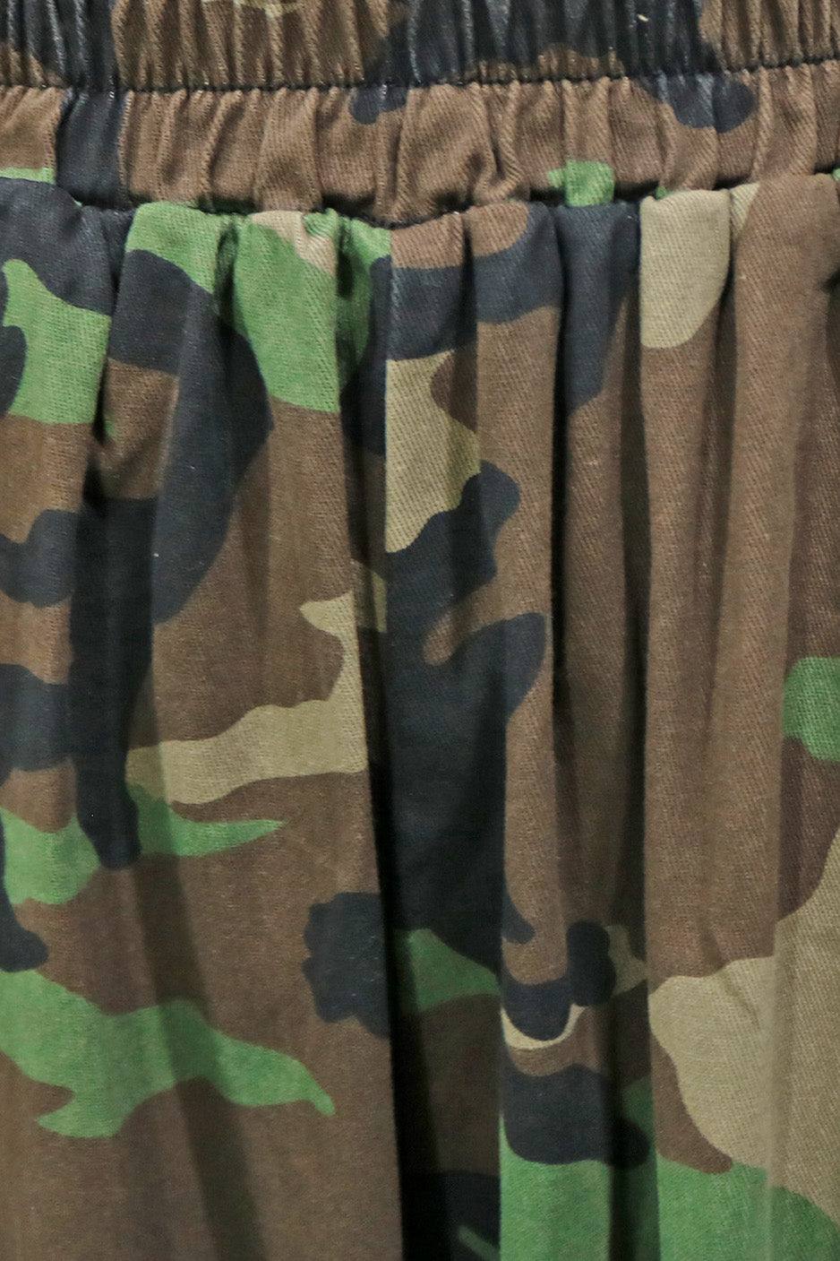 Camo Print Elastic Waist Capri Jeans