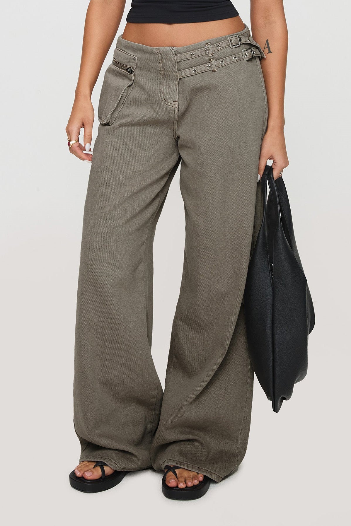 Low-Rise Wide-Leg Cargo Jeans