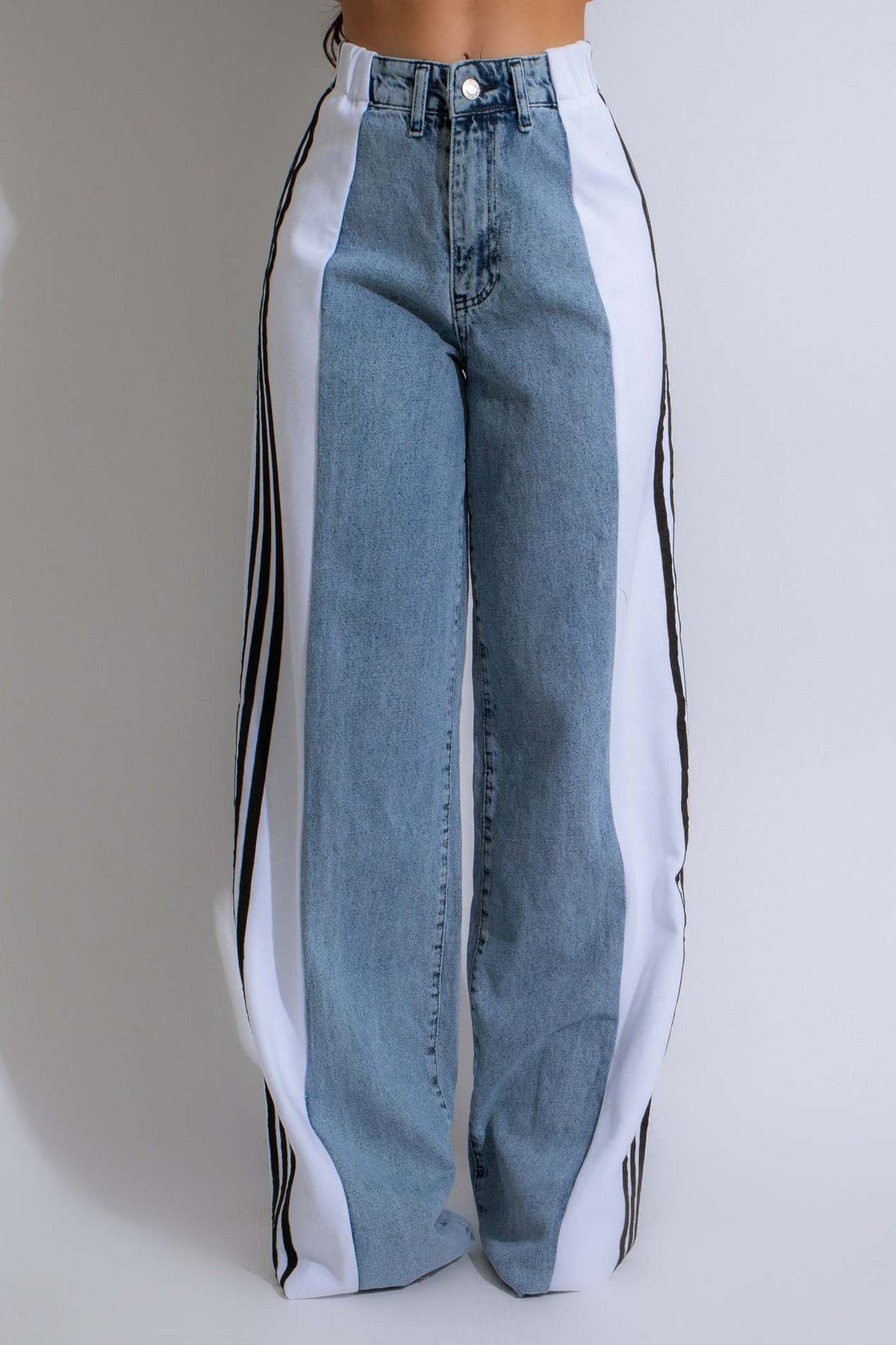 Wide Jeans with Wide Contrast Side Lines