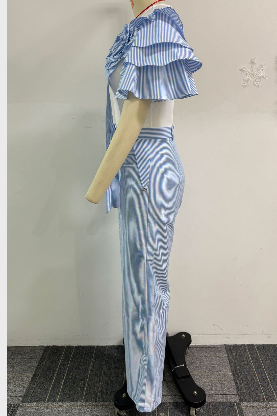 Single Ruffle Sleeve T-Shirt Striped Pants Set