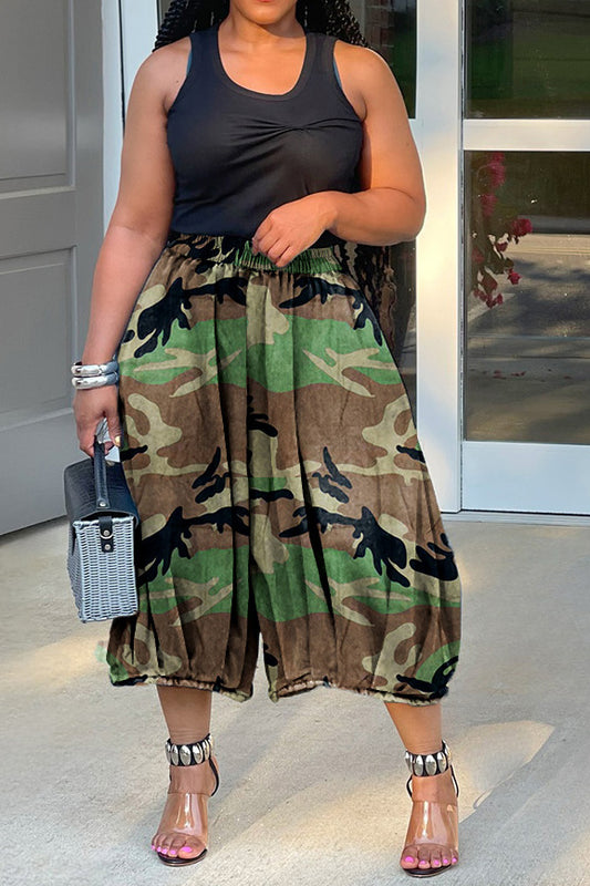 Camo Print Elastic Waist Capri Jeans