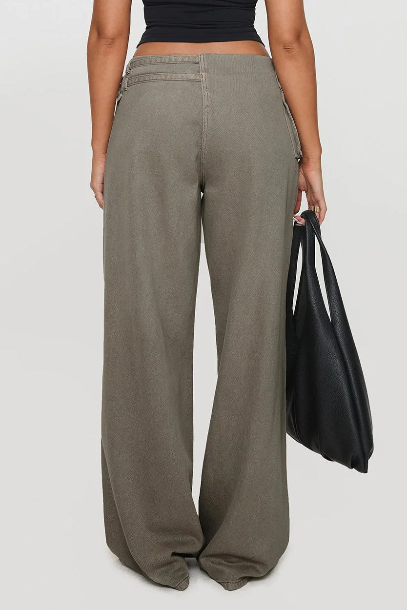 Low-Rise Wide-Leg Cargo Jeans