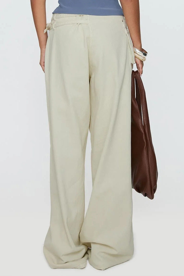 Low-Rise Wide-Leg Cargo Jeans