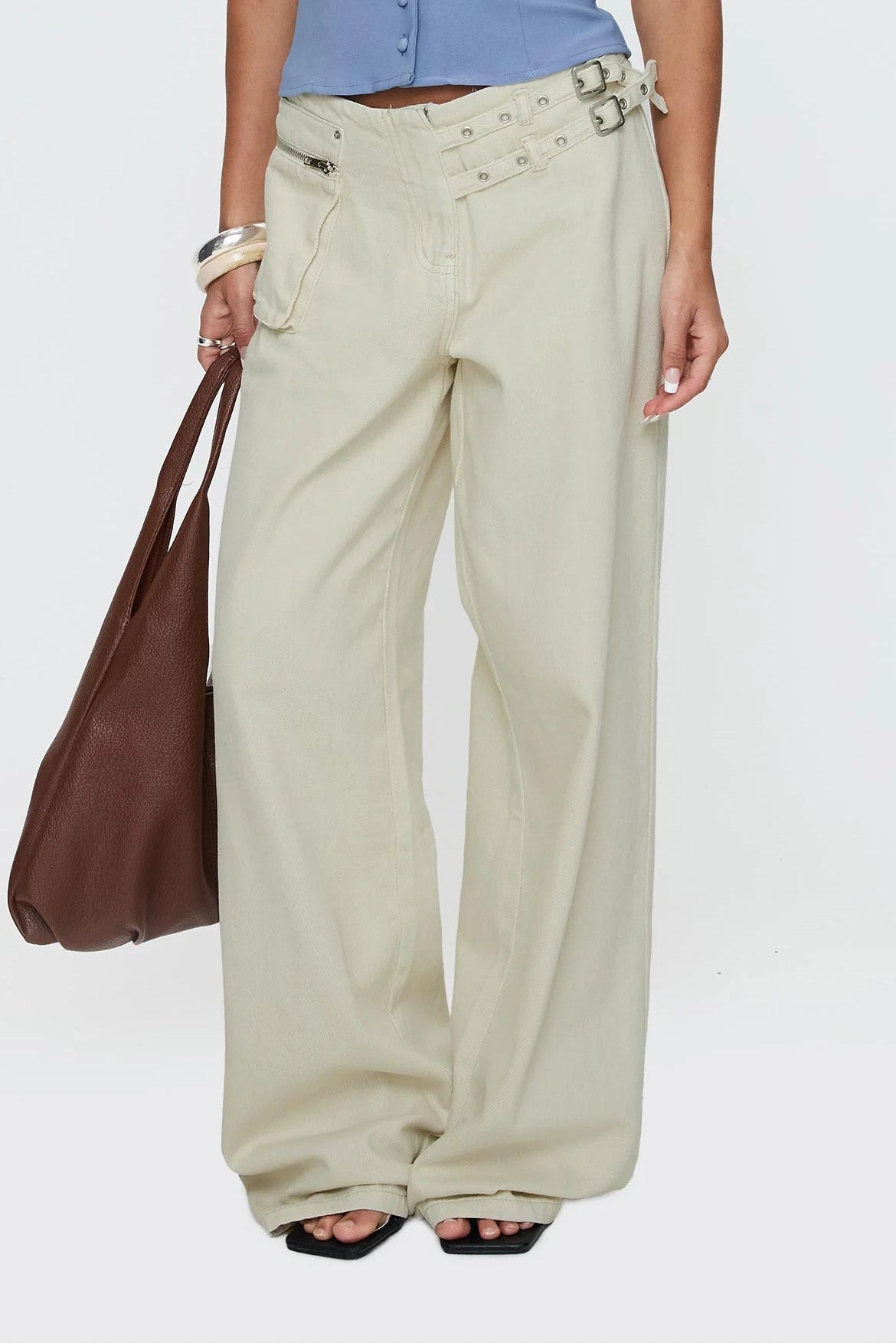 Low-Rise Wide-Leg Cargo Jeans