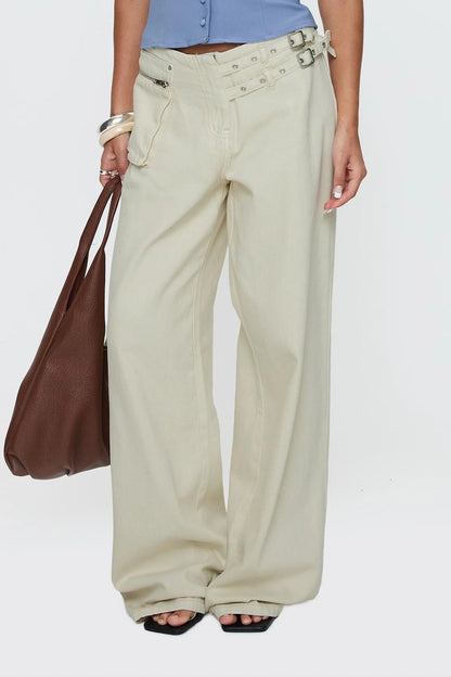 Low-Rise Wide-Leg Cargo Jeans