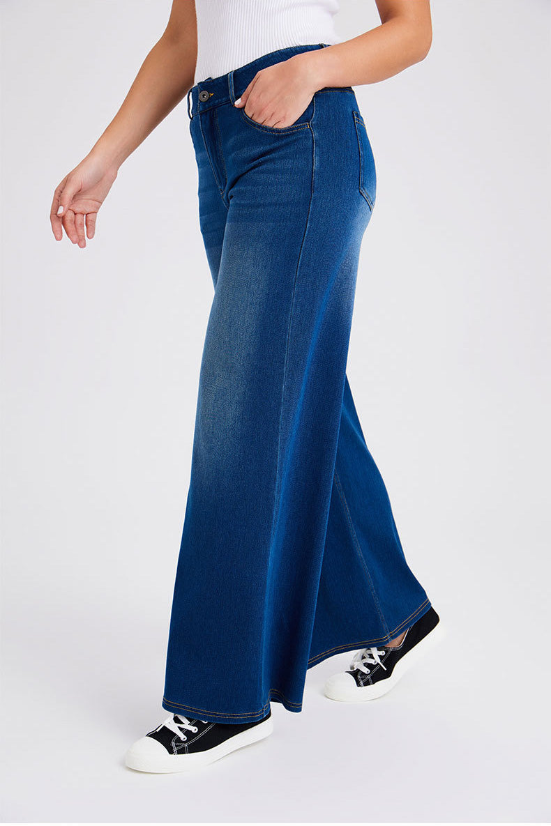 High-Stretch Wide Leg Fitness Jeans