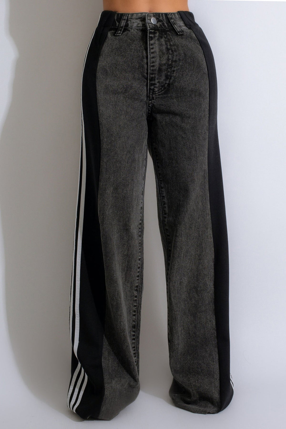 Wide Jeans with Wide Contrast Side Lines