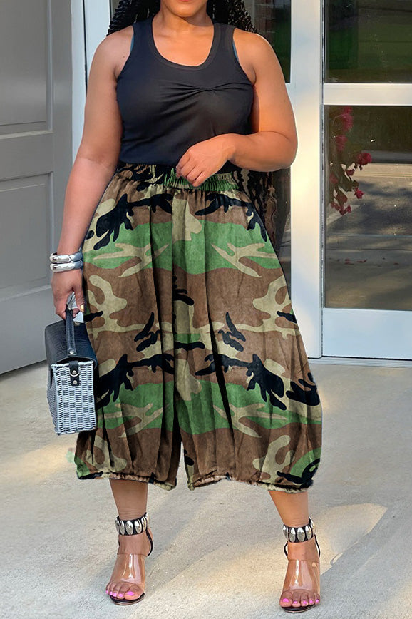 Camo Print Elastic Waist Capri Jeans