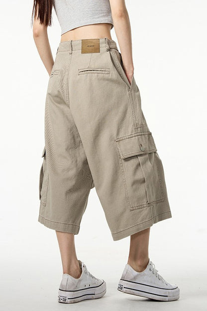 Baggy Cargo Capri Jeans with Utility Pockets